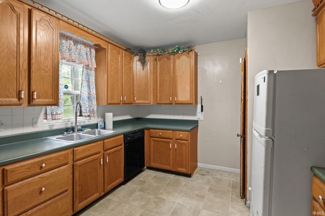1409 N Woodridge Avenue, Muncie, IN 47304