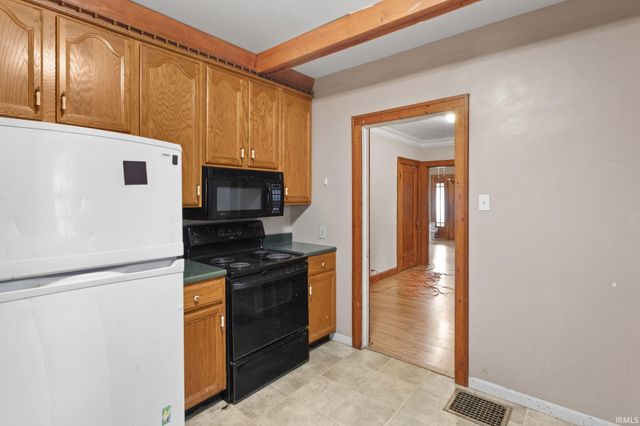 1409 N Woodridge Avenue, Muncie, IN 47304