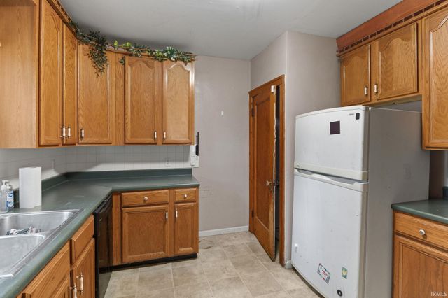 1409 N Woodridge Avenue, Muncie, IN 47304