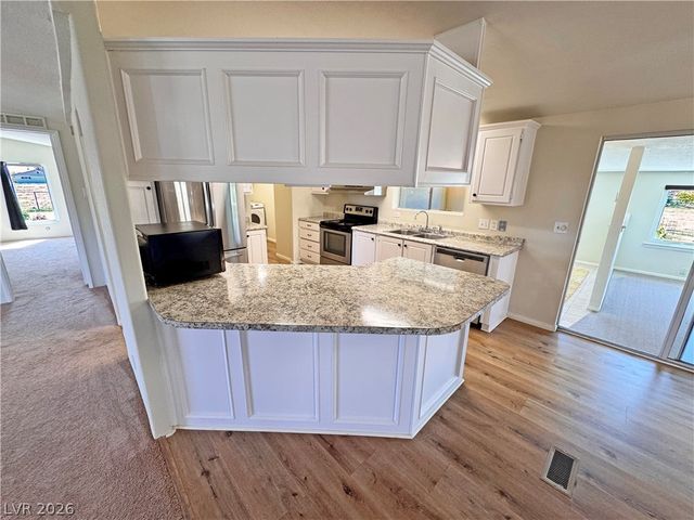 2860 South Rainbow Avenue, Pahrump, NV 89048