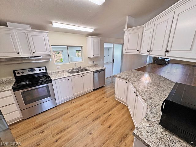 2860 South Rainbow Avenue, Pahrump, NV 89048