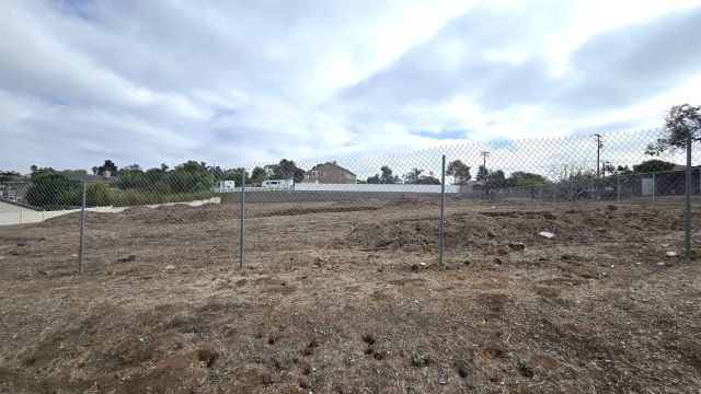 323 Hill Dr, Vista, CA 92083