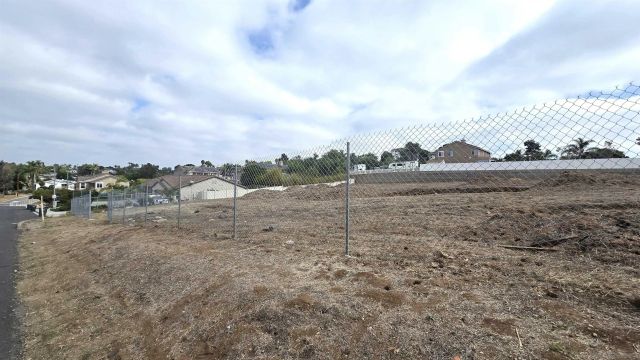 323 Hill Dr, Vista, CA 92083