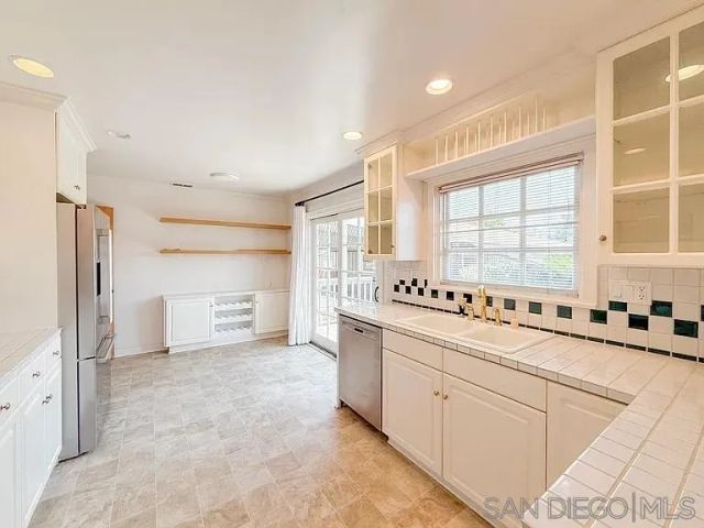 323 Hill Dr, Vista, CA 92083