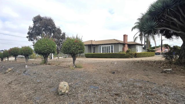 323 Hill Dr, Vista, CA 92083