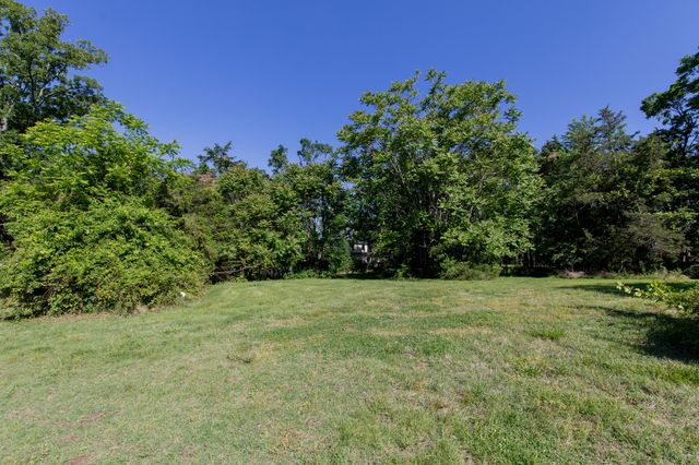 1591 Brinkley Branch Rd, Hendersonville, TN 37075