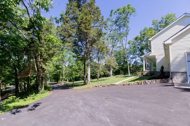 1591 Brinkley Branch Rd, Hendersonville, TN 37075
