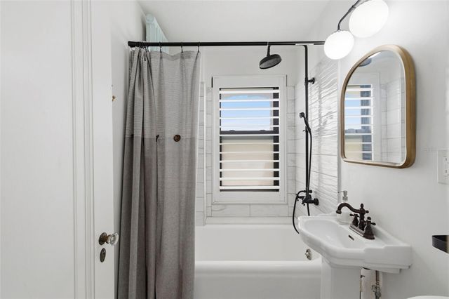 130 4TH AVENUE N 106, St Petersburg, FL 33701