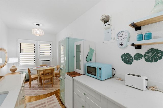 130 4TH AVENUE N 106, St Petersburg, FL 33701