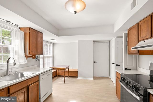 13513 KING CHARLES DR, Chantilly, VA 20151