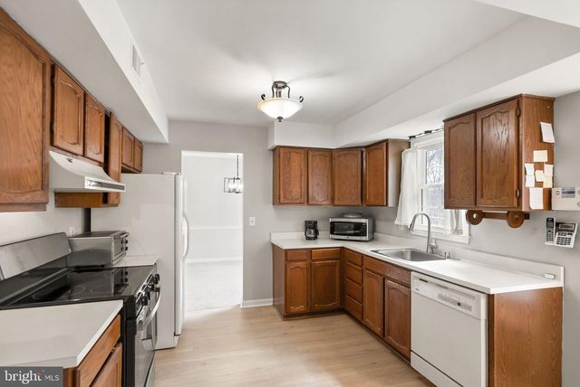 13513 KING CHARLES DR, Chantilly, VA 20151