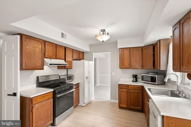 13513 KING CHARLES DR, Chantilly, VA 20151