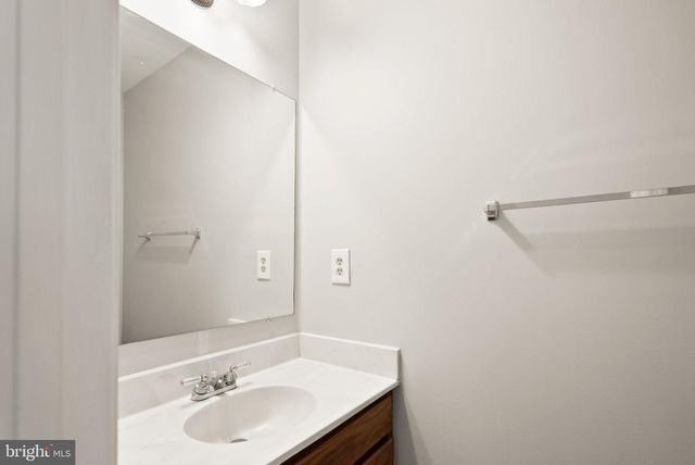 13513 KING CHARLES DR, Chantilly, VA 20151