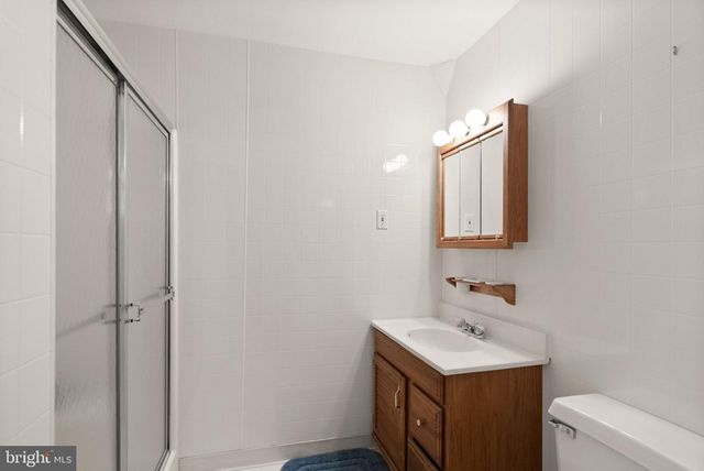 13513 KING CHARLES DR, Chantilly, VA 20151