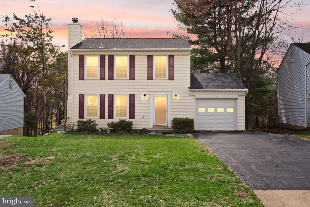 13513 KING CHARLES DR, Chantilly, VA 20151