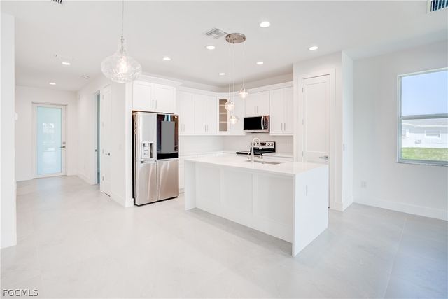 3804 SE 12th AVE, Cape Coral, FL 33904