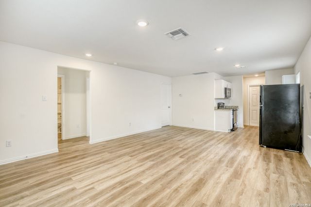 126 N San Ignacio, San Antonio, TX 78237