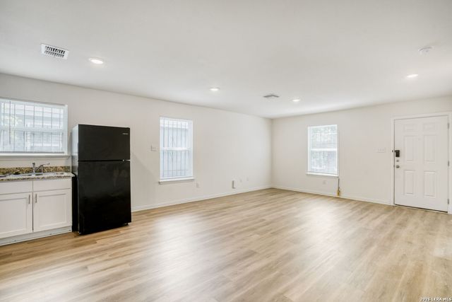 126 N San Ignacio, San Antonio, TX 78237