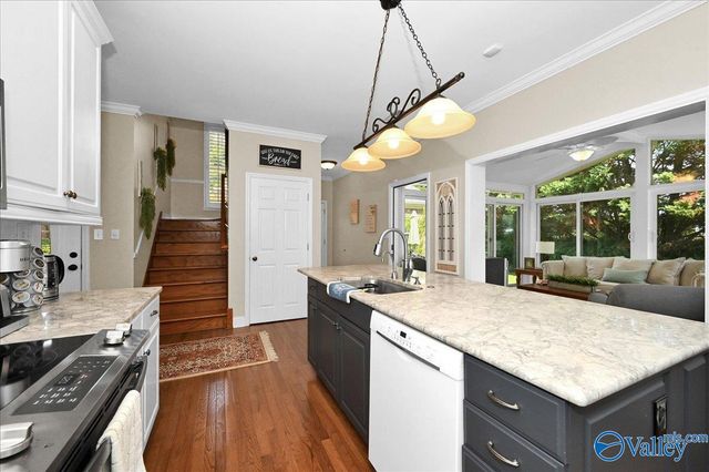 901 Parkside Court, Decatur, AL 35601