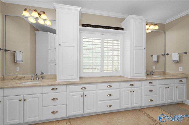 901 Parkside Court, Decatur, AL 35601