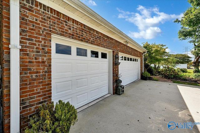 901 Parkside Court, Decatur, AL 35601