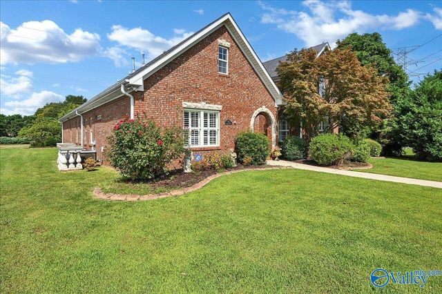 901 Parkside Court, Decatur, AL 35601