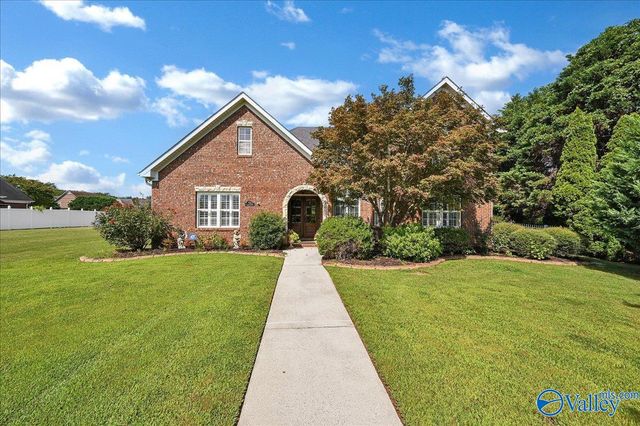 901 Parkside Court, Decatur, AL 35601