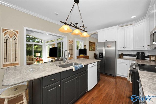 901 Parkside Court, Decatur, AL 35601