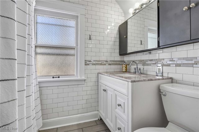 1381 Park Row, Lakewood, OH 44107