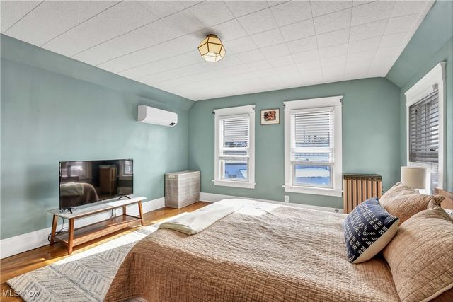 1381 Park Row, Lakewood, OH 44107