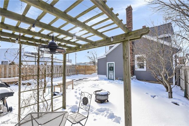 1381 Park Row, Lakewood, OH 44107