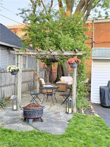 1381 Park Row, Lakewood, OH 44107