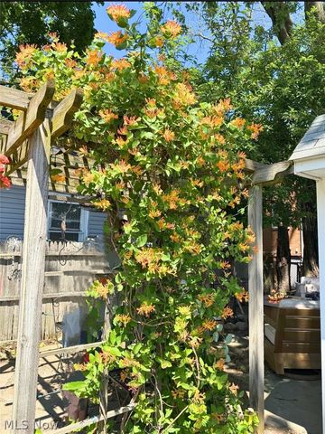 1381 Park Row, Lakewood, OH 44107