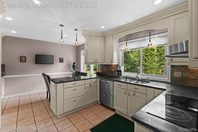 19700 Wilshire Boulevard, Beverly Hills Village, MI 48025