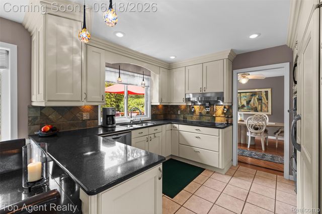 19700 Wilshire Boulevard, Beverly Hills Village, MI 48025