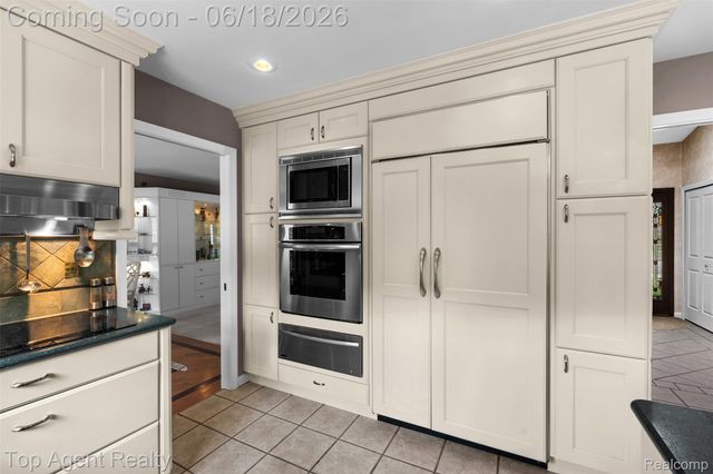 19700 Wilshire Boulevard, Beverly Hills Village, MI 48025