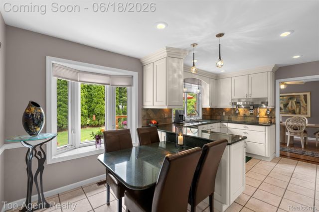 19700 Wilshire Boulevard, Beverly Hills Village, MI 48025