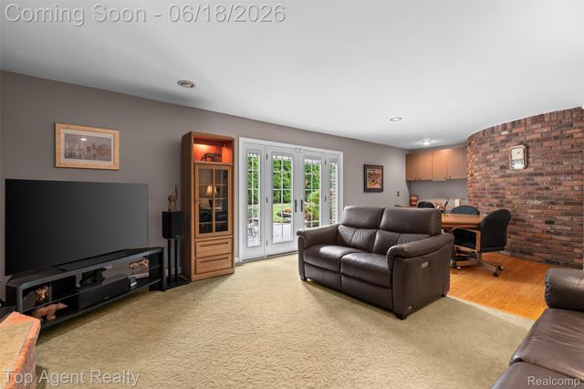 19700 Wilshire Boulevard, Beverly Hills Village, MI 48025