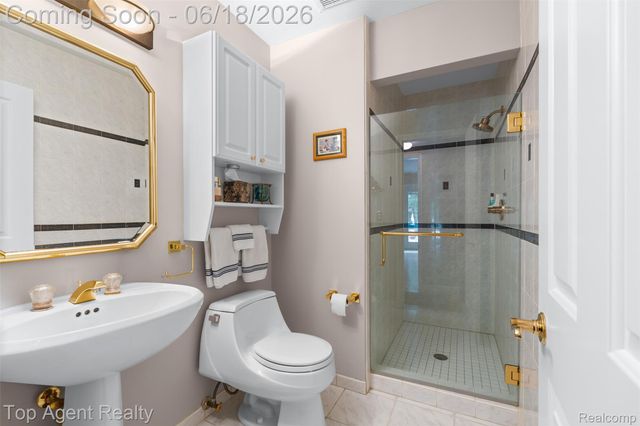 19700 Wilshire Boulevard, Beverly Hills Village, MI 48025