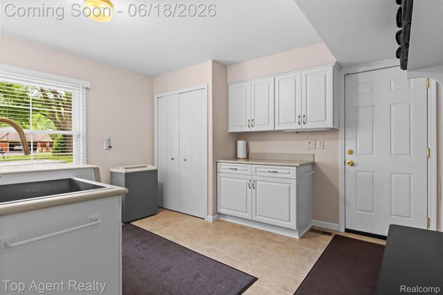 19700 Wilshire Boulevard, Beverly Hills Village, MI 48025