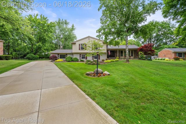19700 Wilshire Boulevard, Beverly Hills Village, MI 48025