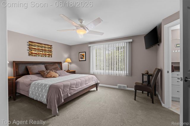19700 Wilshire Boulevard, Beverly Hills Village, MI 48025