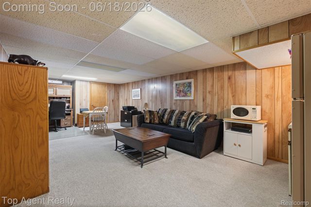 19700 Wilshire Boulevard, Beverly Hills Village, MI 48025