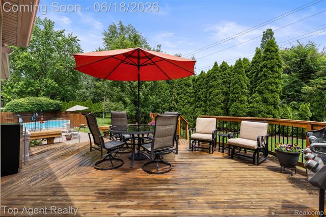 19700 Wilshire Boulevard, Beverly Hills Village, MI 48025