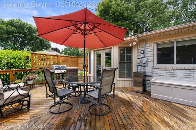 19700 Wilshire Boulevard, Beverly Hills Village, MI 48025
