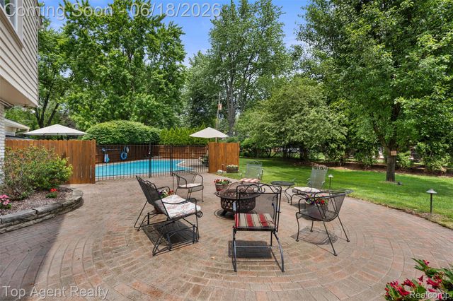 19700 Wilshire Boulevard, Beverly Hills Village, MI 48025