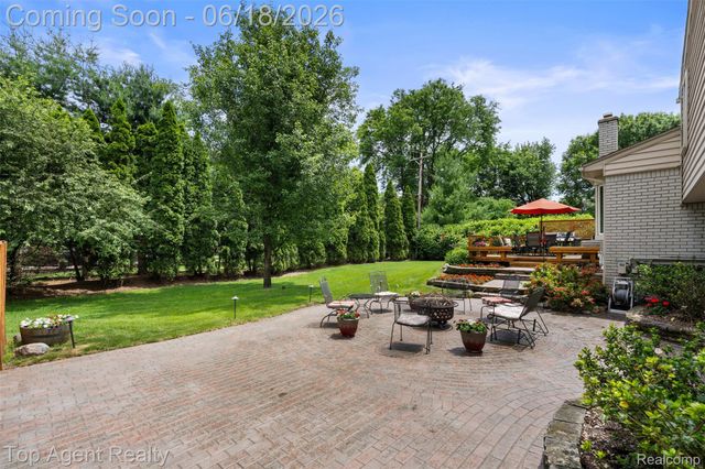 19700 Wilshire Boulevard, Beverly Hills Village, MI 48025