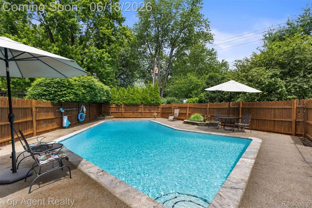 19700 Wilshire Boulevard, Beverly Hills Village, MI 48025