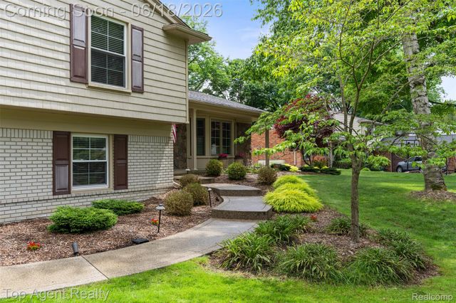 19700 Wilshire Boulevard, Beverly Hills Village, MI 48025