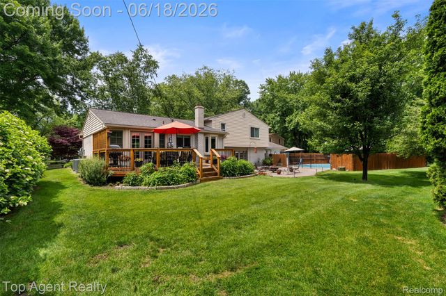 19700 Wilshire Boulevard, Beverly Hills Village, MI 48025